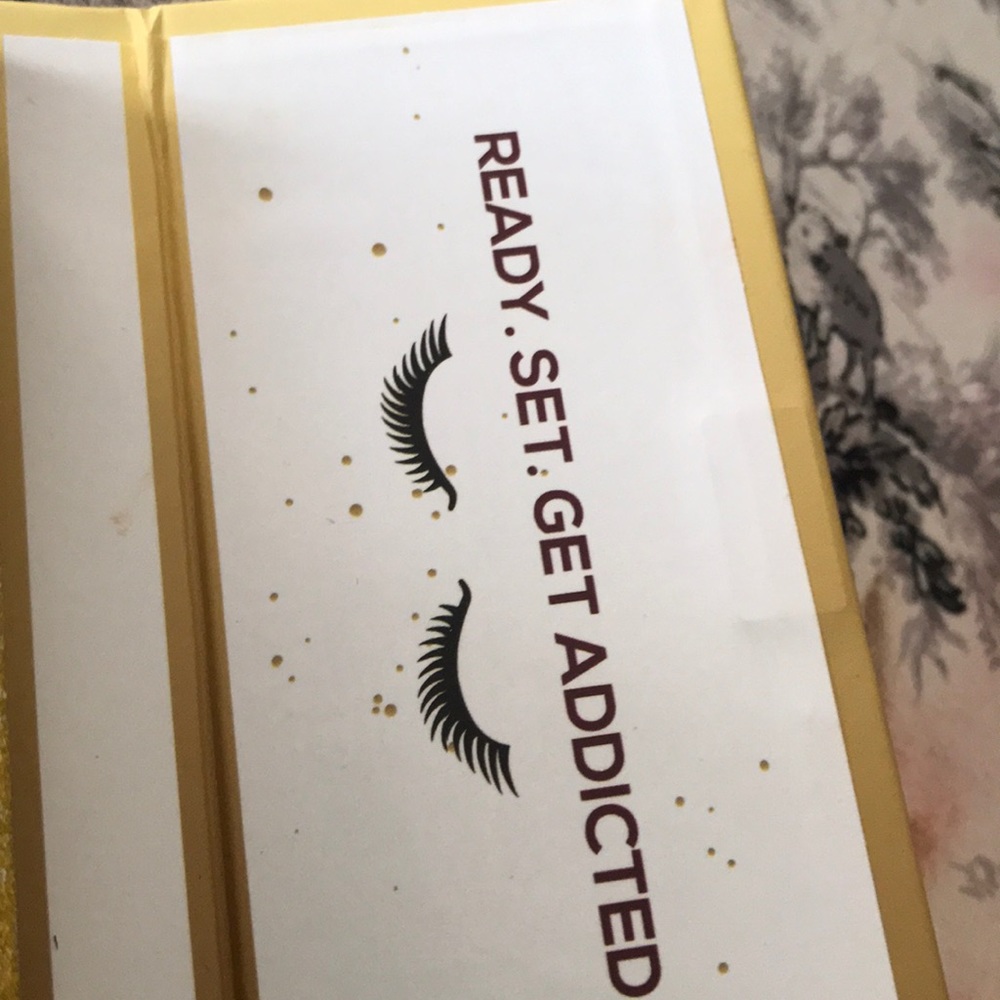 False eye lashes - Picture 2 of 6